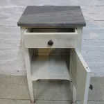 Lote: 72 - Lote: 72 - Mesa de luz