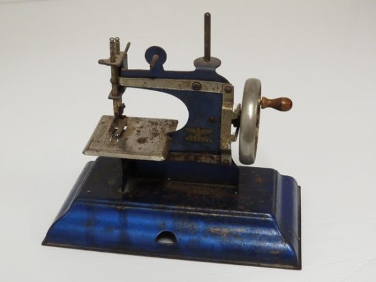 Lote: 11 - Lote: 11 - Máquina de coser