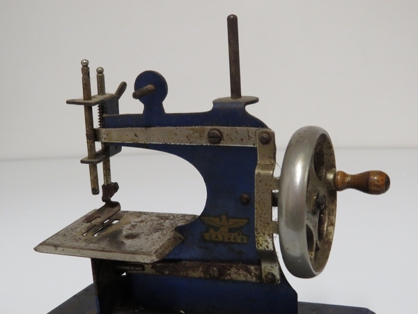 Lote: 11 - Lote: 11 - Máquina de coser