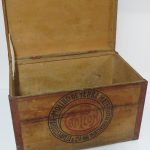 Lote: 22 - Lote: 22 - Caja de madera antigua