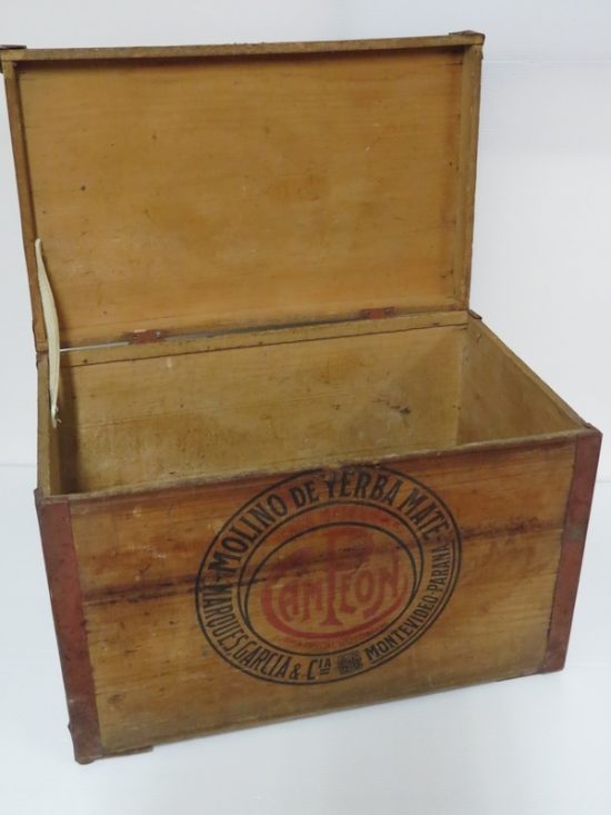 Lote: 22 - Lote: 22 - Caja de madera antigua