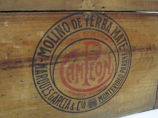 Lote: 22 - Lote: 22 - Caja de madera antigua
