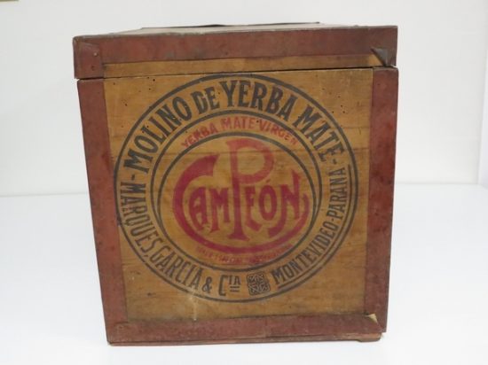 Lote: 22 - Lote: 22 - Caja de madera antigua
