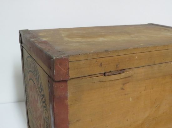 Lote: 22 - Lote: 22 - Caja de madera antigua