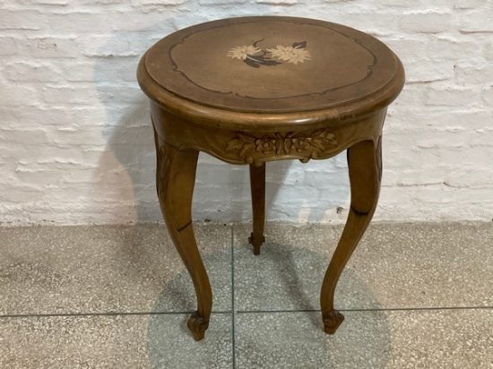 Lote: 37 - Lote: 37 - Mesa de sala Francesa