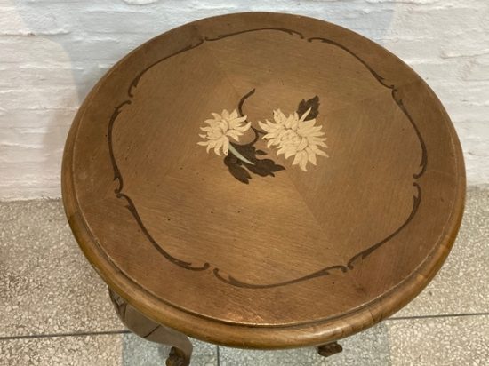Lote: 37 - Lote: 37 - Mesa de sala Francesa