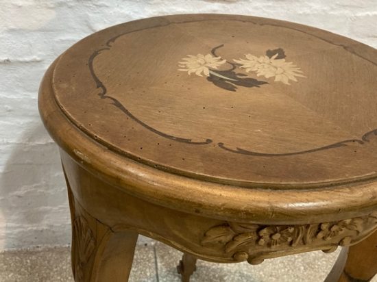 Lote: 37 - Lote: 37 - Mesa de sala Francesa