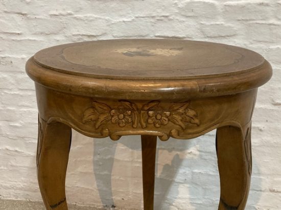 Lote: 37 - Lote: 37 - Mesa de sala Francesa