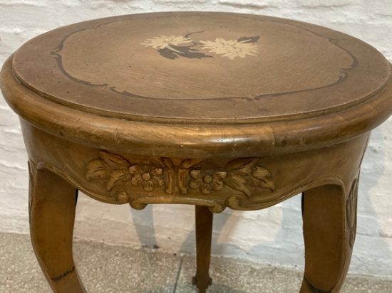 Lote: 37 - Lote: 37 - Mesa de sala Francesa