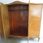 Lote: 80 - Lote: 80 - Ropero Frances
