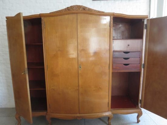 Lote: 80 - Lote: 80 - Ropero Frances