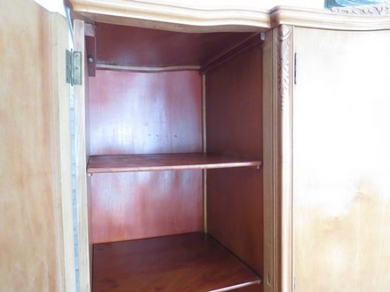 Lote: 80 - Lote: 80 - Ropero Frances