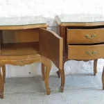 Lote: 77 - Lote: 77 - Cama 2 plazas y par de mesas de noche Francesas