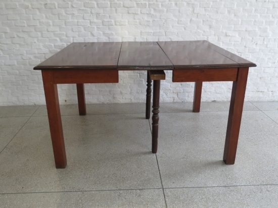 Lote: 97 - Lote: 97 - Comedor en roble