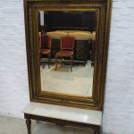 Lote: 90 - Lote: 90 - Dressoire con mesada de marmol