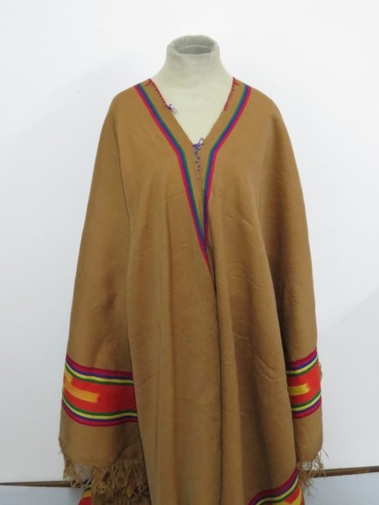 Lote: 204 - Lote: 204 - Poncho