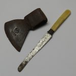 Lote: 96 - Lote: 96 - Hacha y cuchillo de mesa