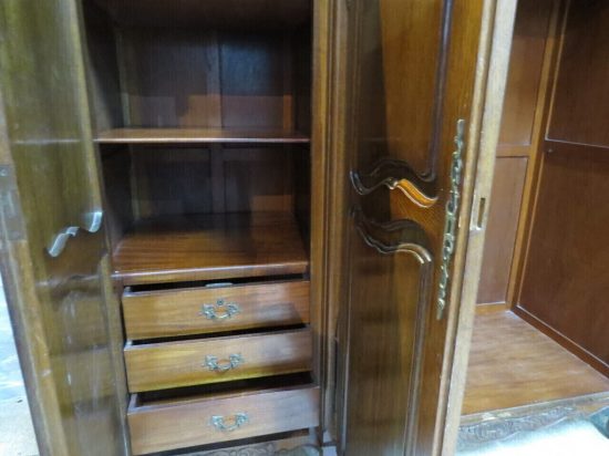 Lote: 90 - Lote: 90 - Ropero provenzal de roble