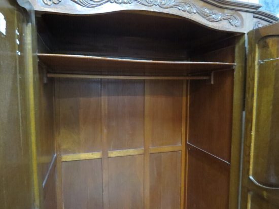 Lote: 90 - Lote: 90 - Ropero provenzal de roble