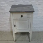 Lote: 91 - Lote: 91 - Mesa de luz