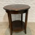 Lote: 48 - Lote: 48 - Mesa de sala en nogal
