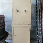 Lote: 100 - Lote: 100 - Caja Fuerte Base Mueble Metalico