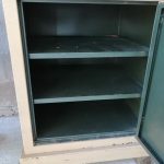 Lote: 100 - Lote: 100 - Caja Fuerte Base Mueble Metalico