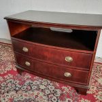 Lote: 121 - Lote: 121 - Mueble bajo estilo Ingles