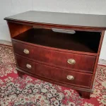 Lote: 121 - Lote: 121 - Mueble bajo estilo Ingles