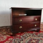 Lote: 121 - Lote: 121 - Mueble bajo estilo Ingles