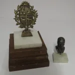 Lote: 1 - Lote: 1 - Escudo Nacional y busto Artigas