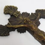 Lote: 7 - Lote: 7 - Crucifijo y portaretrato en bronce