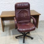 Lote: 72 - Lote: 72 - Escritorio y butaca contemporanea