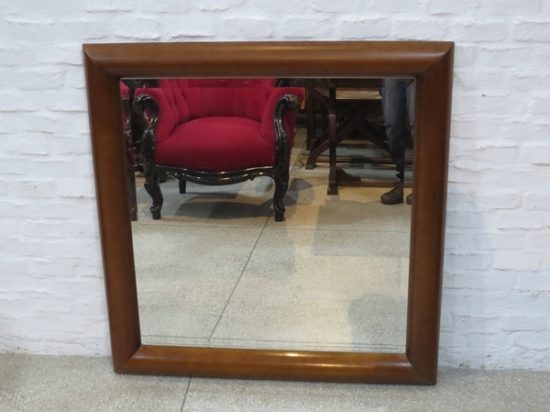 Lote: 82 - Lote: 82 - Cómoda con espejo