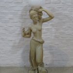 Lote: 24 - Lote: 24 - Veladora en figura de mujer