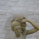 Lote: 24 - Lote: 24 - Veladora en figura de mujer