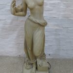 Lote: 24 - Lote: 24 - Veladora en figura de mujer