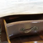 Lote: 135 - Lote: 135 - Cómoda Regencia
