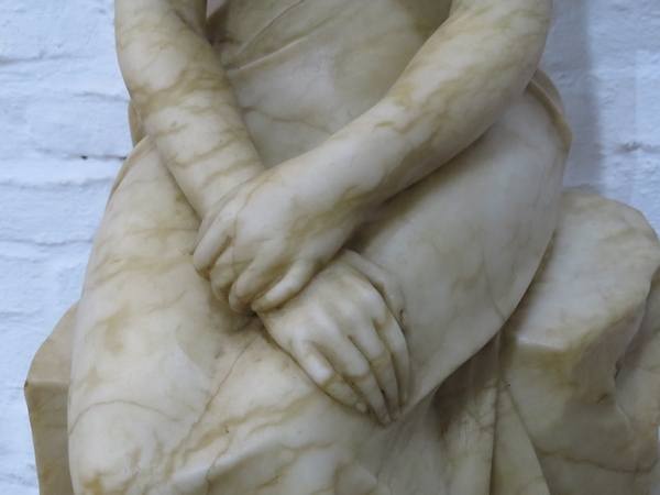 Lote: 109 - Lote: 109 - Figura femenina en alabastro