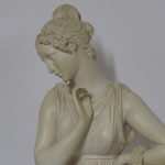Lote: 18 - Lote: 18 - Figura femenina en yeso