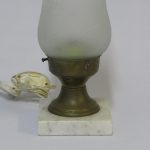 Lote: 60 - Lote: 60 - Antigua lampara de mesa