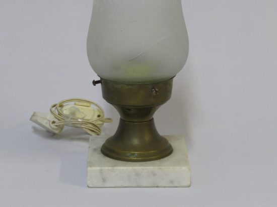 Lote: 60 - Lote: 60 - Antigua lampara de mesa