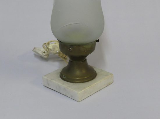 Lote: 60 - Lote: 60 - Antigua lampara de mesa