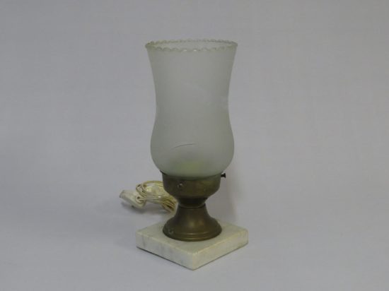 Lote: 60 - Lote: 60 - Antigua lampara de mesa