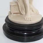 Lote: 98 - Lote: 98 - Estatua en yeso
