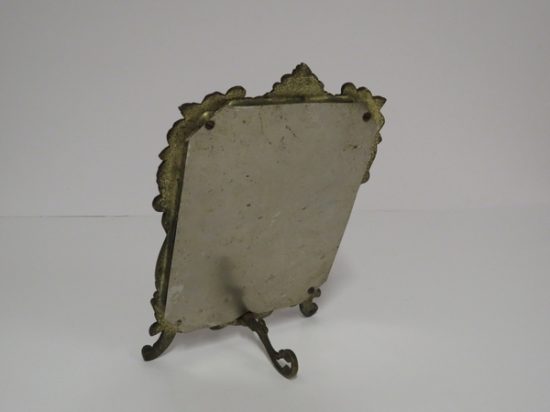 Lote: 52 - Lote: 52 - Crucifijo y portarretrato en bronce