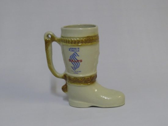 Lote: 4 - Lote: 4 - 2 jarras forma de botas