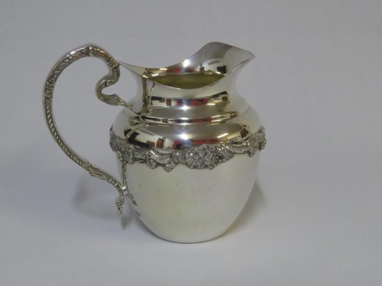 Lote: 45 - Lote: 45 - Jarra de plata