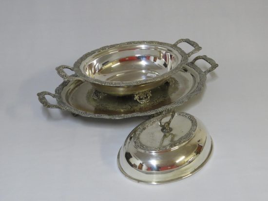 Lote: 49 - Lote: 49 - Sopera en metal
