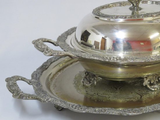 Lote: 49 - Lote: 49 - Sopera en metal
